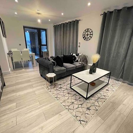 Stylish And Cosy 2 Bedroom Flat In London Borough of Croydon Exteriör bild
