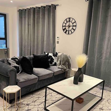 Stylish And Cosy 2 Bedroom Flat In London Borough of Croydon Exteriör bild