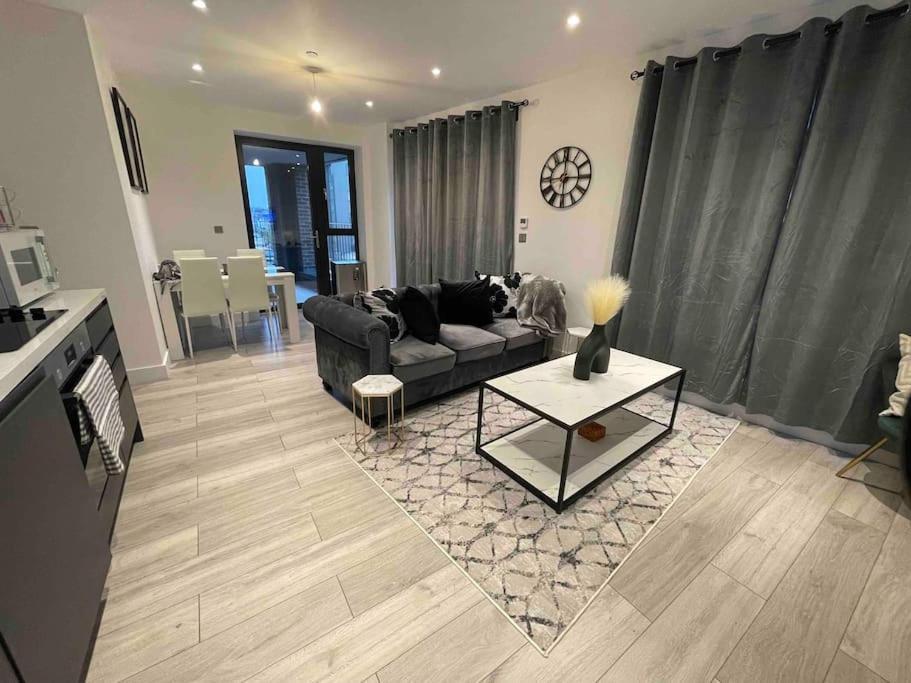 Stylish And Cosy 2 Bedroom Flat In London Borough of Croydon Exteriör bild