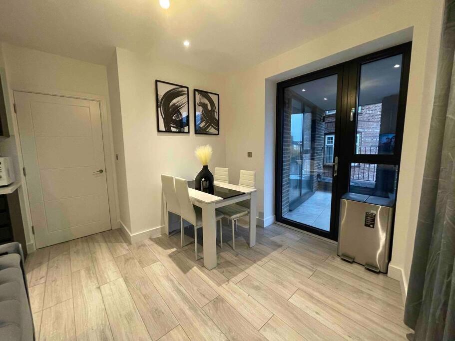 Stylish And Cosy 2 Bedroom Flat In London Borough of Croydon Exteriör bild