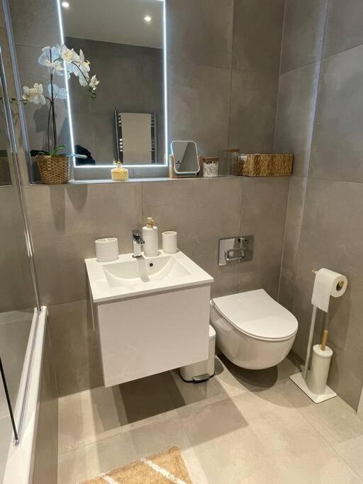 Stylish And Cosy 2 Bedroom Flat In London Borough of Croydon Exteriör bild
