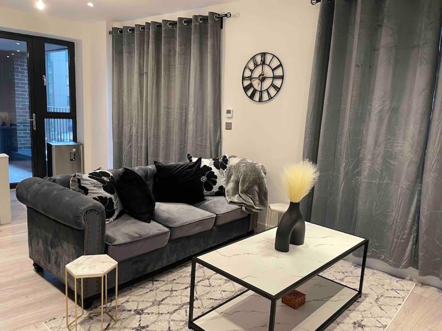 Stylish And Cosy 2 Bedroom Flat In London Borough of Croydon Exteriör bild