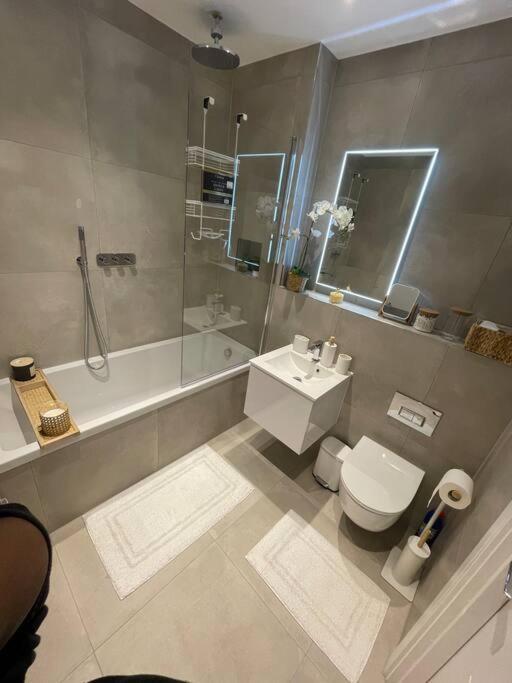 Stylish And Cosy 2 Bedroom Flat In London Borough of Croydon Exteriör bild
